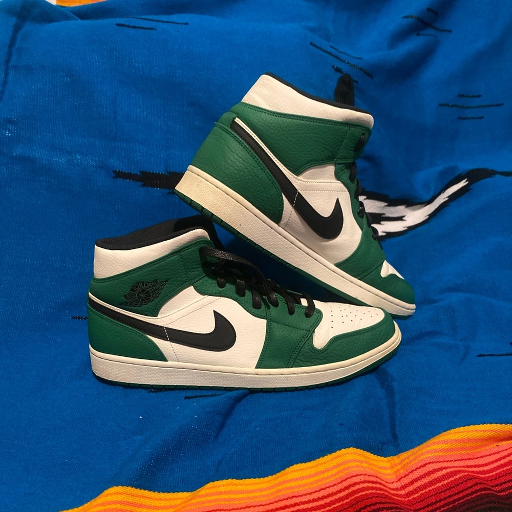 Jordan 1 Mid
Pine Green